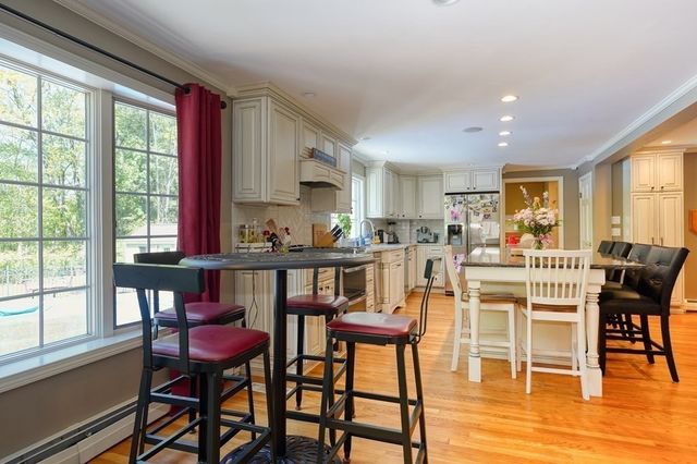 8 Shady Lane Dr, Burlington, MA 01803
