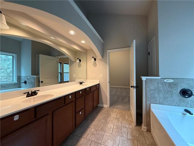 4916 Briarcliff Drive, Sugar Hill, GA 30518