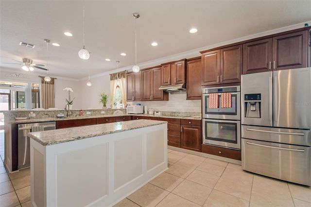 2001 RED BLUFF AVENUE, Apopka, FL 32712