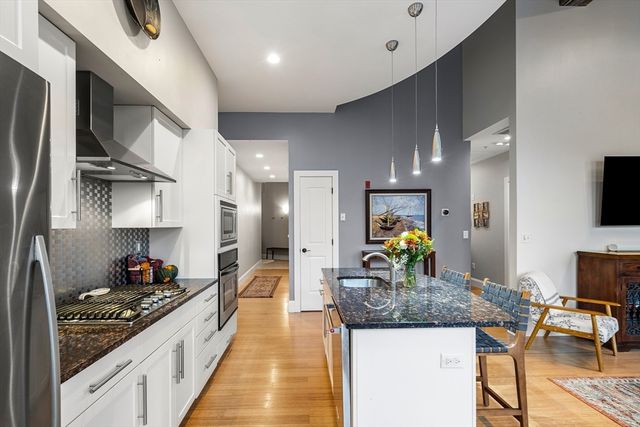30 Market St 1, Lowell, MA 01852
