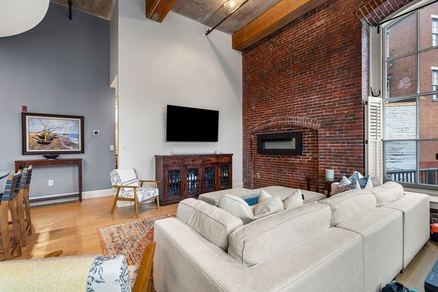 30 Market St 1, Lowell, MA 01852
