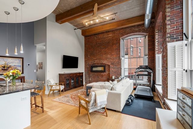 30 Market St 1, Lowell, MA 01852