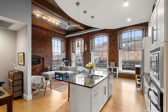 30 Market St 1, Lowell, MA 01852