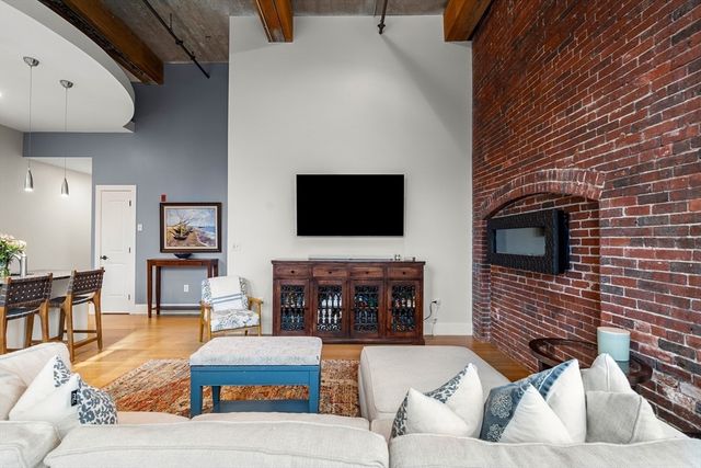30 Market St 1, Lowell, MA 01852