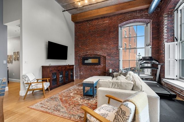 30 Market St 1, Lowell, MA 01852
