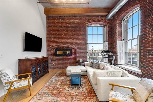 30 Market St 1, Lowell, MA 01852