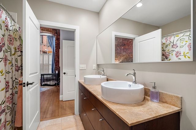 30 Market St 1, Lowell, MA 01852