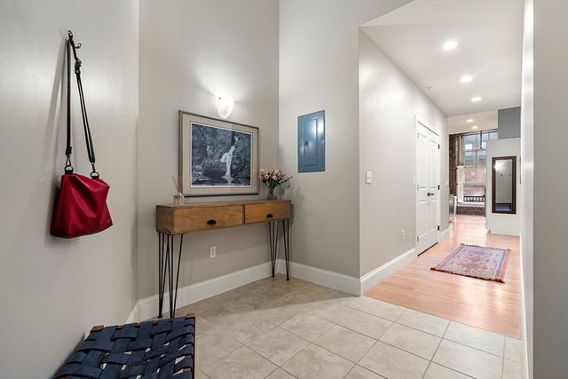 30 Market St 1, Lowell, MA 01852
