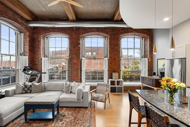30 Market St 1, Lowell, MA 01852