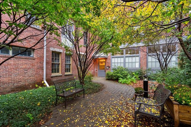 30 Market St 1, Lowell, MA 01852