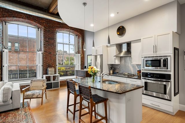 30 Market St 1, Lowell, MA 01852