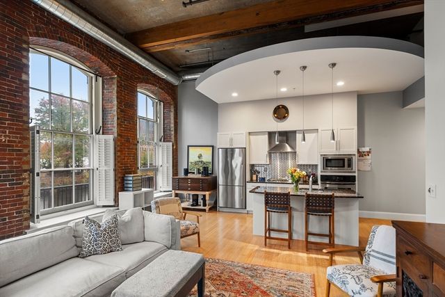 30 Market St 1, Lowell, MA 01852