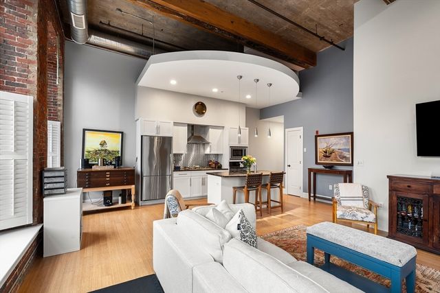 30 Market St 1, Lowell, MA 01852