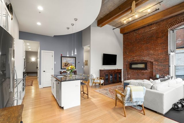 30 Market St 1, Lowell, MA 01852