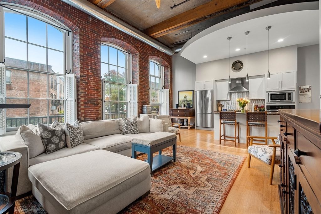 30 Market St 1, Lowell, MA 01852