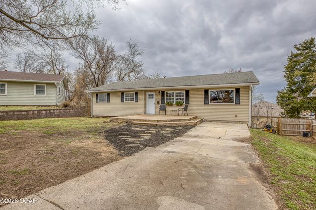 1628 Jefferson Circle, Webb City, MO 64870