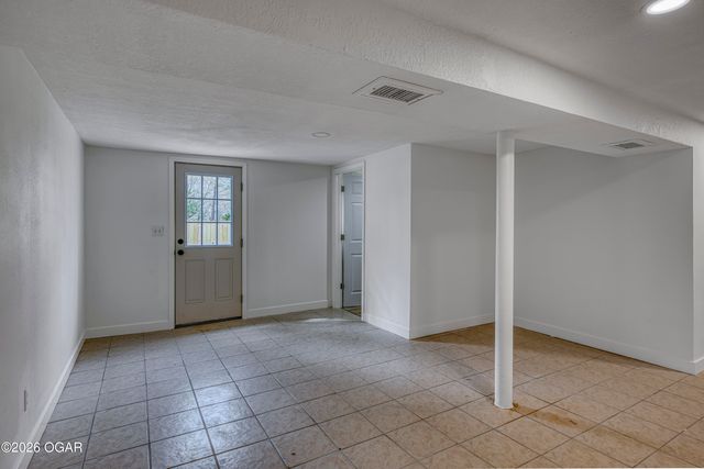 1628 Jefferson Circle, Webb City, MO 64870