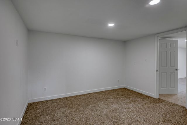 1628 Jefferson Circle, Webb City, MO 64870