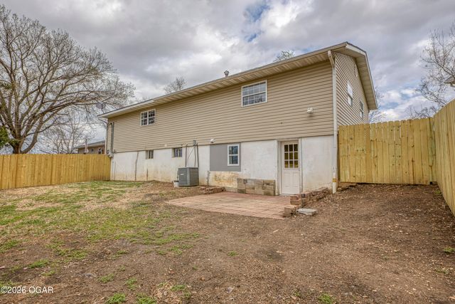 1628 Jefferson Circle, Webb City, MO 64870