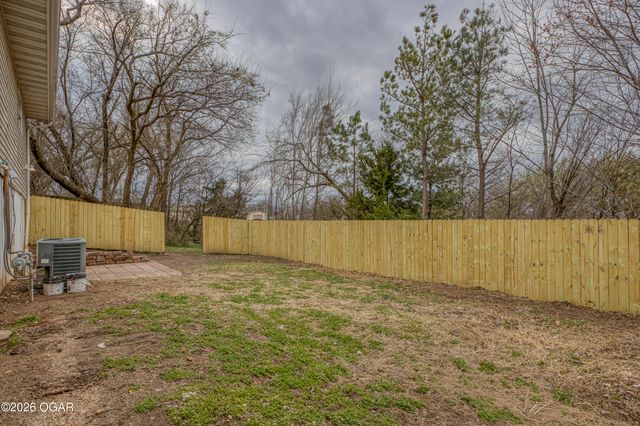 1628 Jefferson Circle, Webb City, MO 64870