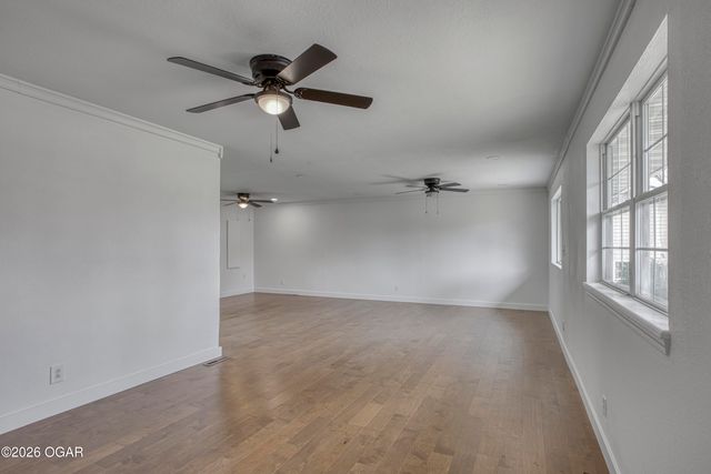 1628 Jefferson Circle, Webb City, MO 64870