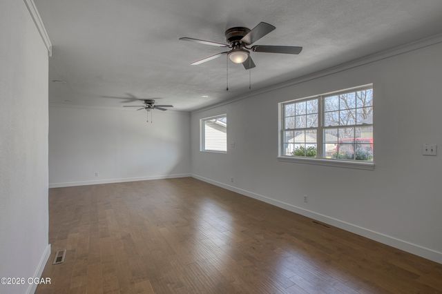 1628 Jefferson Circle, Webb City, MO 64870