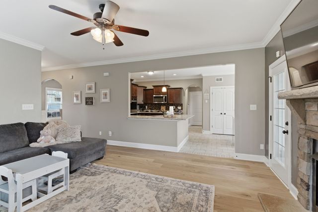 567 Larkspur Dr, Clarksville, TN 37043