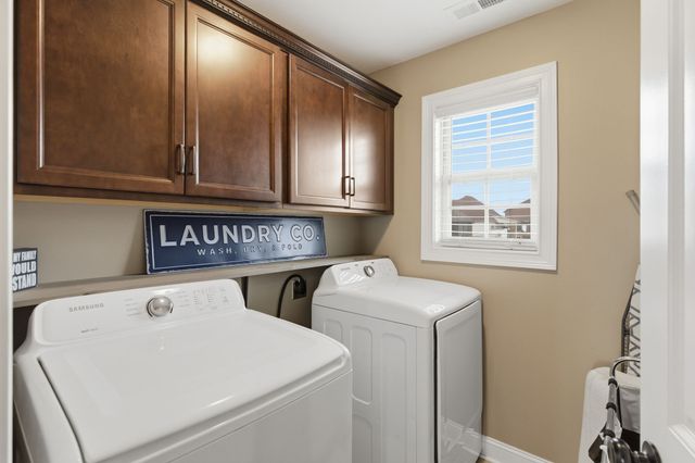 567 Larkspur Dr, Clarksville, TN 37043