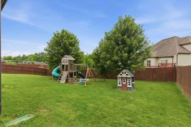 567 Larkspur Dr, Clarksville, TN 37043