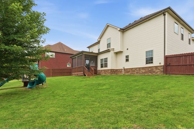 567 Larkspur Dr, Clarksville, TN 37043
