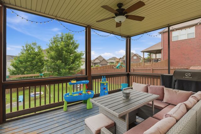 567 Larkspur Dr, Clarksville, TN 37043