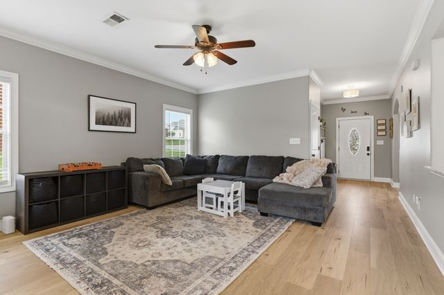 567 Larkspur Dr, Clarksville, TN 37043