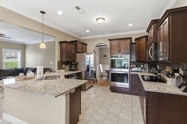 567 Larkspur Dr, Clarksville, TN 37043