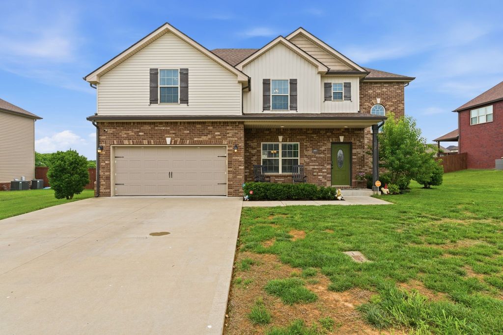 567 Larkspur Dr, Clarksville, TN 37043