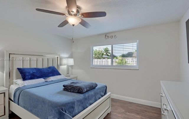 876 Gardenia Dr, Royal Palm Beach, FL 33411