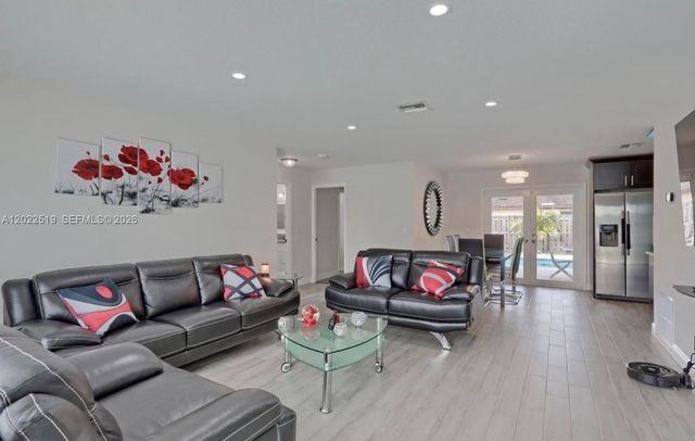 876 Gardenia Dr, Royal Palm Beach, FL 33411
