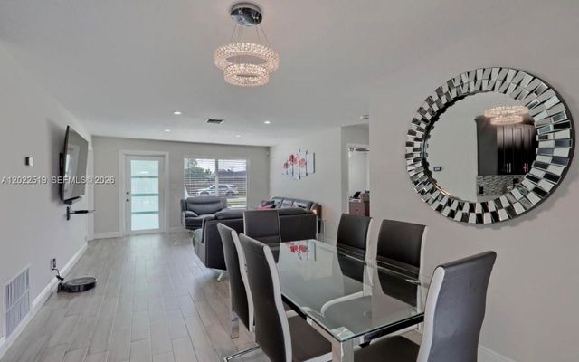 876 Gardenia Dr, Royal Palm Beach, FL 33411