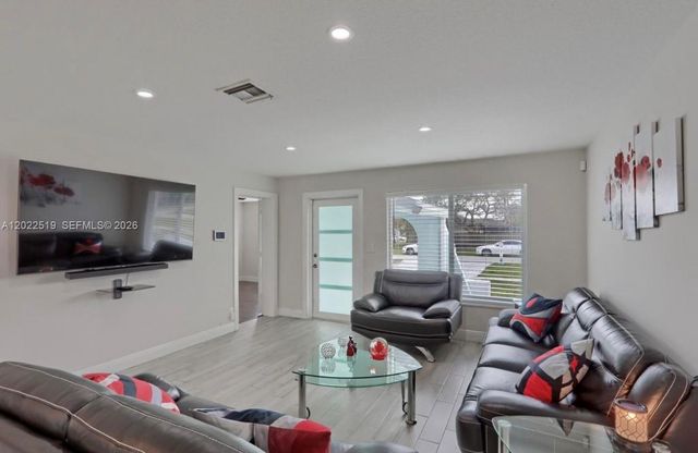 876 Gardenia Dr, Royal Palm Beach, FL 33411