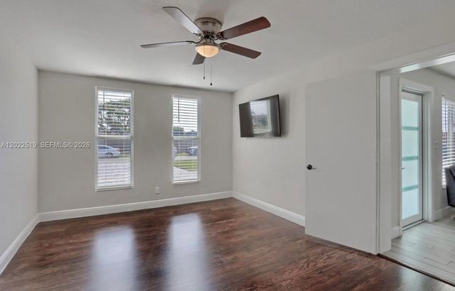 876 Gardenia Dr, Royal Palm Beach, FL 33411