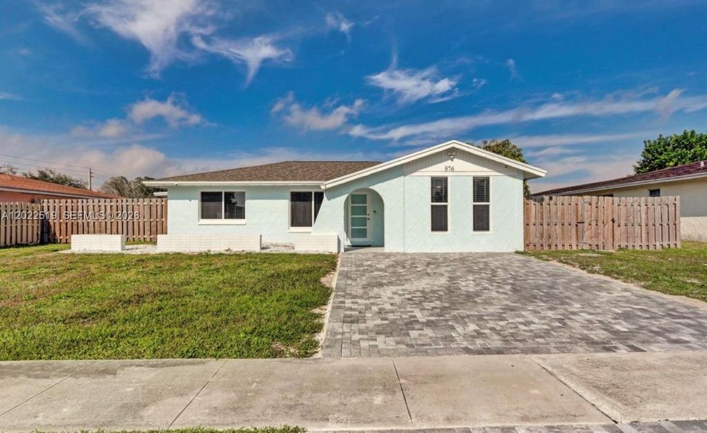 876 Gardenia Dr, Royal Palm Beach, FL 33411