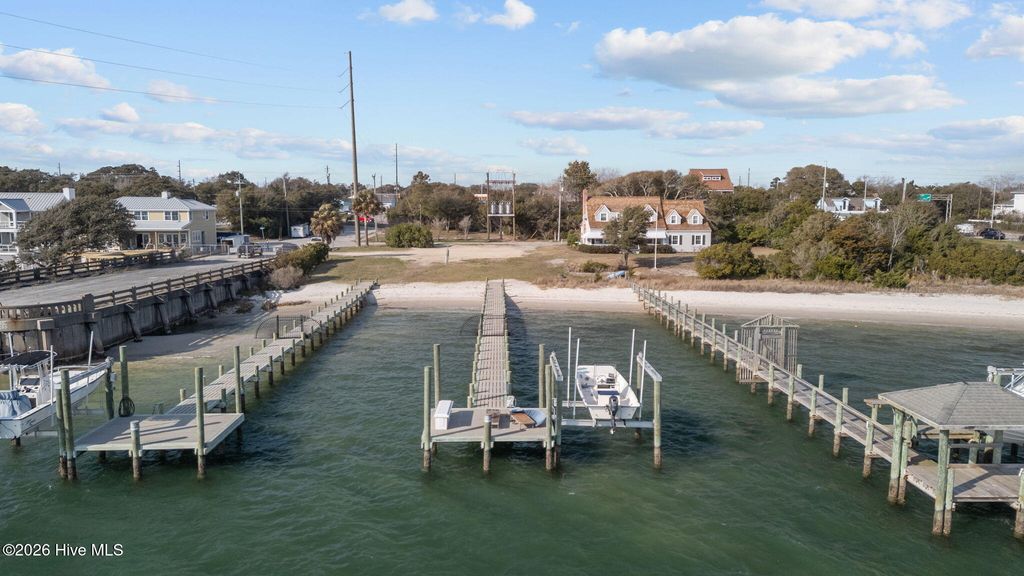 Image 11 of property listing at 2315 Evans Street, Morehead City, NC 28557