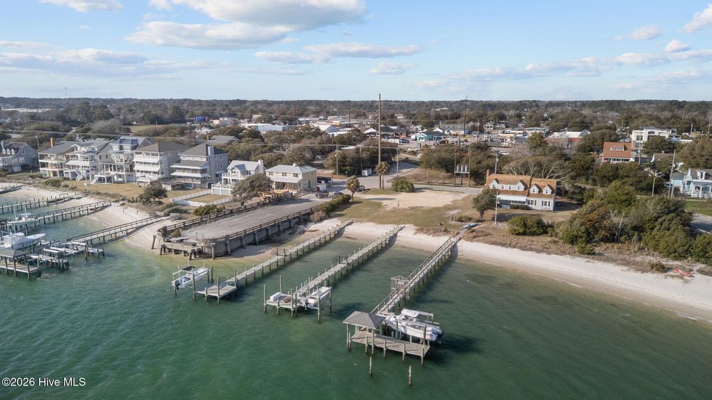 Image 5 of property listing at 2315 Evans Street, Morehead City, NC 28557