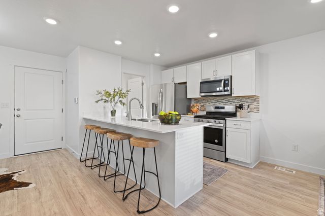 106 N HEADING ROW, Saratoga Springs, UT 84045