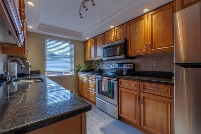 37 Montvale Ave 11, Woburn, MA 01801
