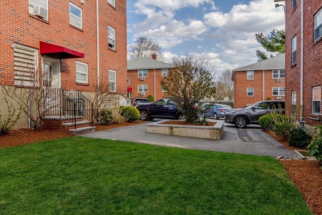 37 Montvale Ave 11, Woburn, MA 01801
