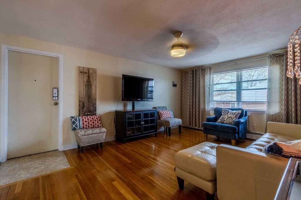 37 Montvale Ave 11, Woburn, MA 01801
