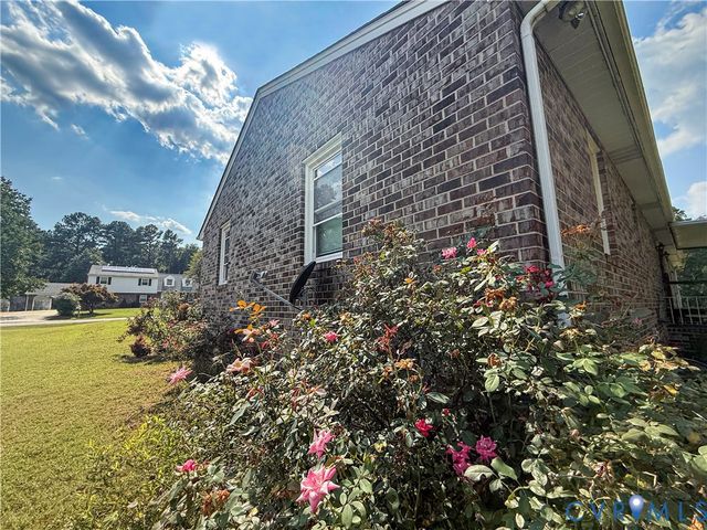 4512 Greenbriar Dr, Chester, VA 23831