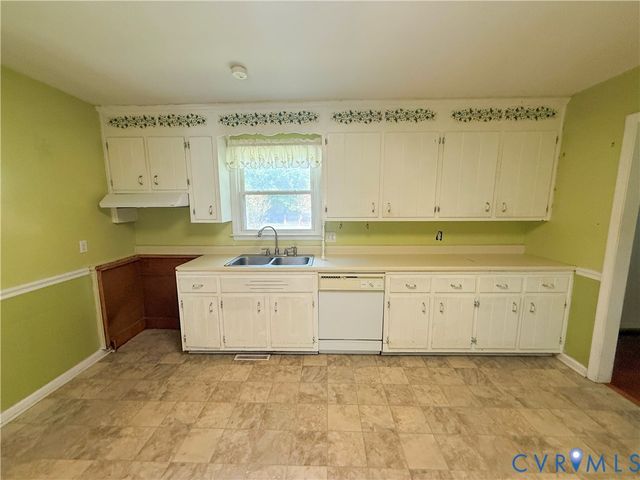 4512 Greenbriar Dr, Chester, VA 23831
