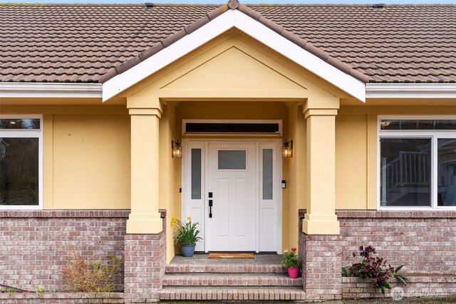 2411 SW Freund Street, Oak Harbor, WA 98277