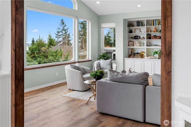 2411 SW Freund Street, Oak Harbor, WA 98277